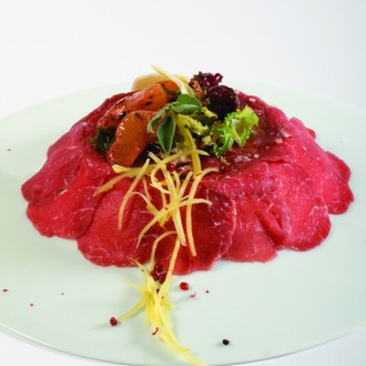 CARPACCIO DE BOI COM EMULSÃO DE CEREJAS E CITRINOS