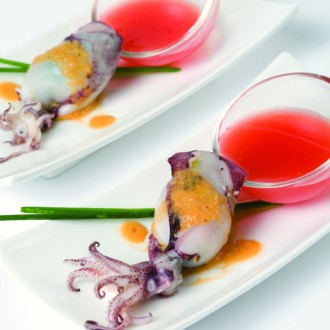 PEQUENAS LULAS RECHEADAS COM GASPACHO